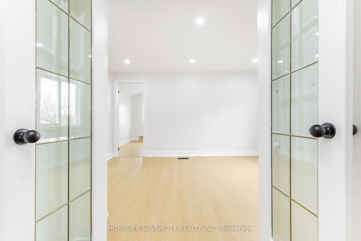 Photo 18 at 26 Cresswell Drive, Fletcher's West, Brampton