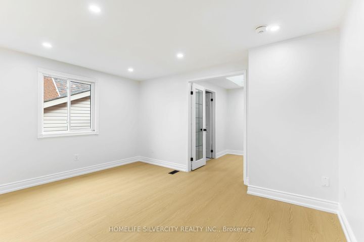 Photo 21 at 26 Cresswell Drive, Fletcher's West, Brampton