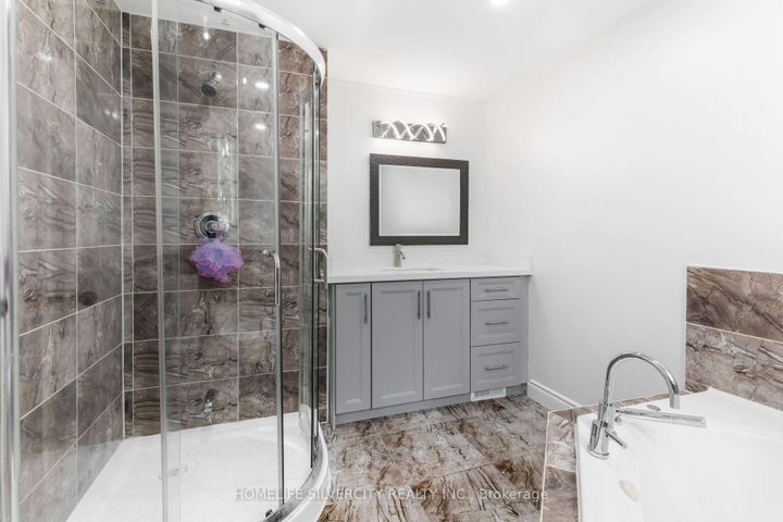 Photo 24 at 26 Cresswell Drive, Fletcher's West, Brampton