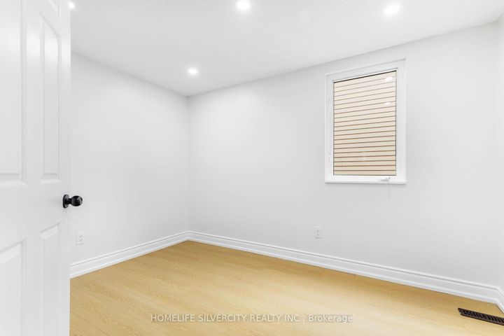 Photo 32 at 26 Cresswell Drive, Fletcher's West, Brampton