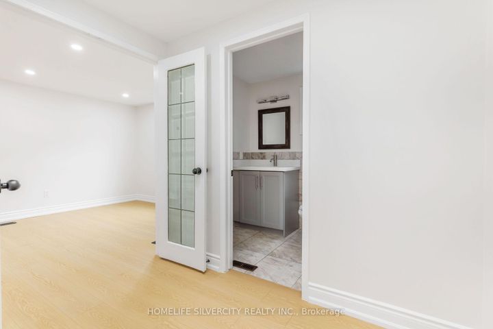 Photo 34 at 26 Cresswell Drive, Fletcher's West, Brampton