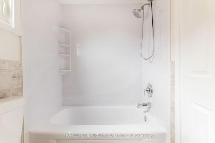 Photo 36 at 26 Cresswell Drive, Fletcher's West, Brampton
