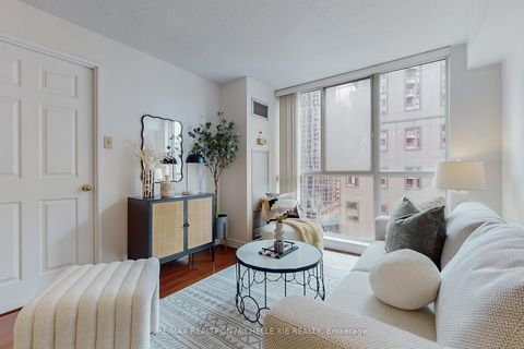 Photo 3 at 1009 - 736 Bay Street, Bay Street Corridor, Toronto