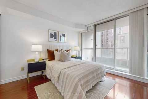 Photo 15 at 1009 - 736 Bay Street, Bay Street Corridor, Toronto