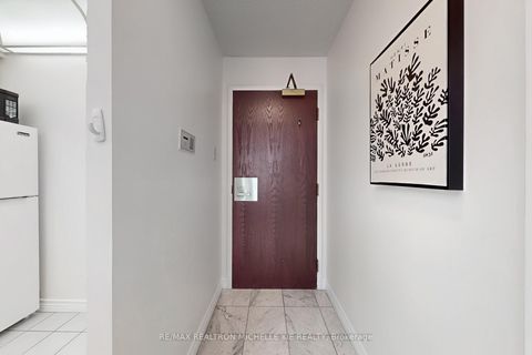 Photo 21 at 1009 - 736 Bay Street, Bay Street Corridor, Toronto