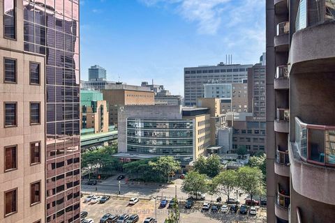 Photo 23 at 1009 - 736 Bay Street, Bay Street Corridor, Toronto