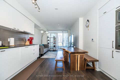 Photo 2 at 508W - 27 Bathurst Street, Waterfront Communities C1, Toronto