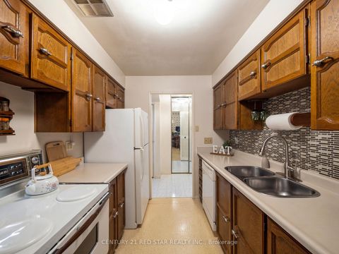 Photo 17 at 332 - 4001 Don Mills Road, Hillcrest Village, Toronto