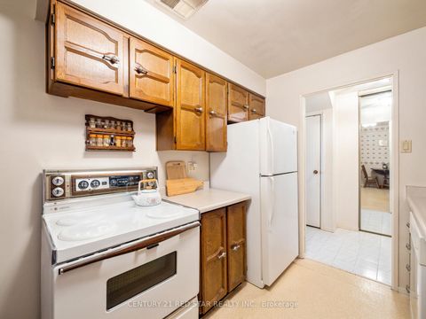 Photo 18 at 332 - 4001 Don Mills Road, Hillcrest Village, Toronto