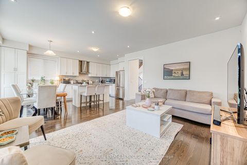 Photo 7 at 48 Helliwell Crescent, Oak Ridges Lake Wilcox, Richmond Hill