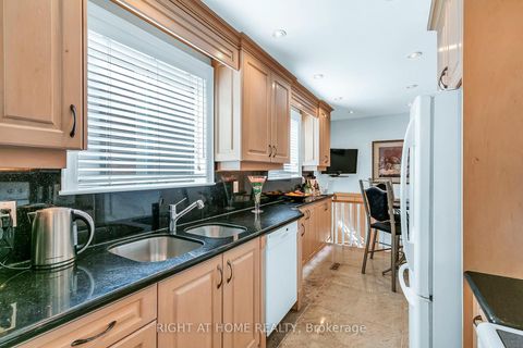 Photo 13 at 168 Springhead Gardens, North Richvale, Richmond Hill