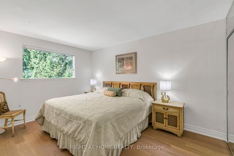 Photo 18 at 168 Springhead Gardens, North Richvale, Richmond Hill