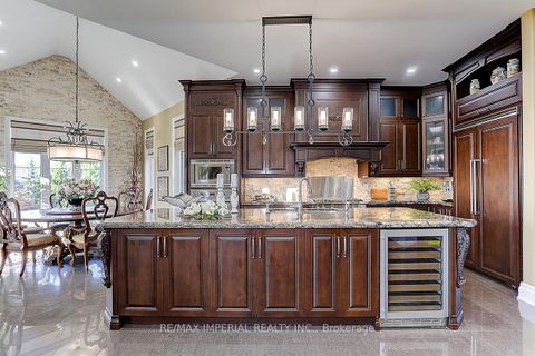 Photo 8 at 39 Fiorello Court, Vellore Village, Vaughan