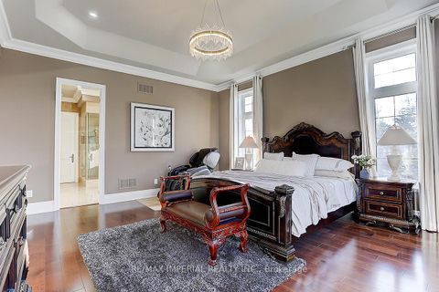 Photo 16 at 39 Fiorello Court, Vellore Village, Vaughan