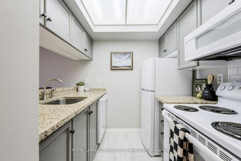 Photo 12 at 933 - 222 The Esplanade, Waterfront Communities C8, Toronto Photo 12 at 933 - 222 The Esplanade, Waterfront Communities C8, Toronto