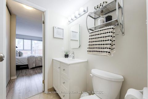Photo 19 at 933 - 222 The Esplanade, Waterfront Communities C8, Toronto