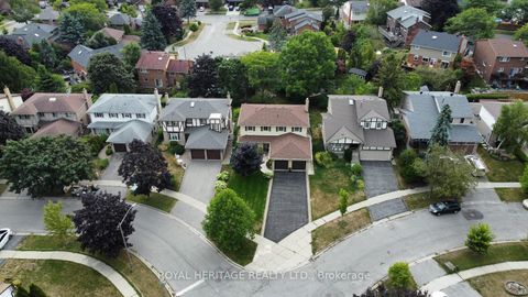 Photo 4 at 566 Creekview Circle, West Shore, Pickering