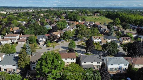 Photo 9 at 566 Creekview Circle, West Shore, Pickering