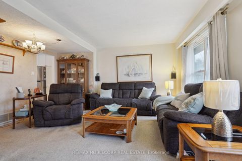 Photo 4 at 34 Corvus Star Way, Henry Farm, Toronto