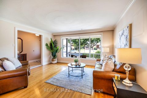 Photo 9 at 54 Bartel Drive, Jane Heights, Toronto