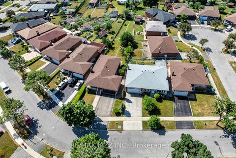 Photo 39 at 54 Bartel Drive, Jane Heights, Toronto