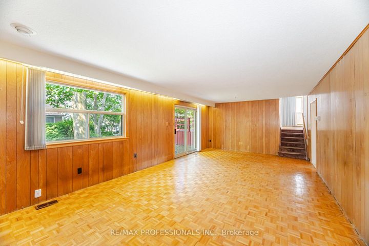 Photo 6 at 3667 Beechollow Crescent, Applewood, Mississauga