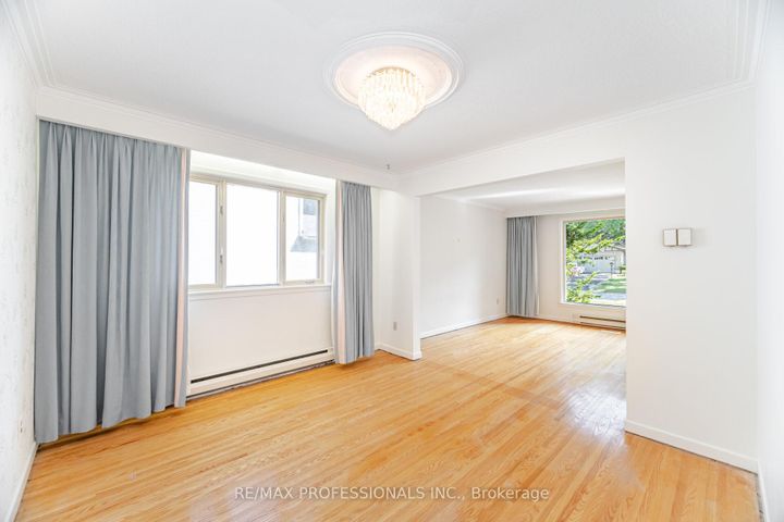 Photo 10 at 3667 Beechollow Crescent, Applewood, Mississauga