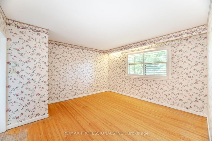 Photo 16 at 3667 Beechollow Crescent, Applewood, Mississauga