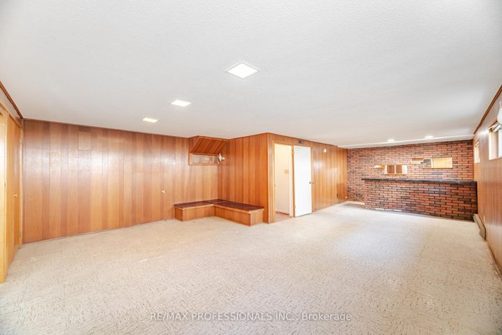Photo 25 at 3667 Beechollow Crescent, Applewood, Mississauga