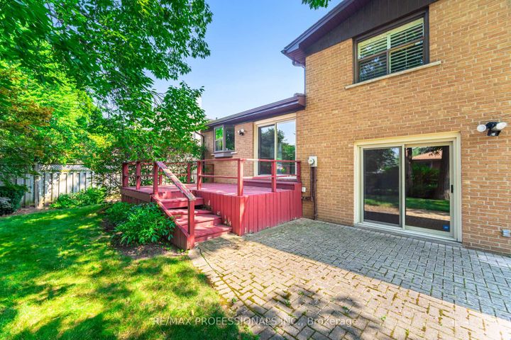 Photo 28 at 3667 Beechollow Crescent, Applewood, Mississauga