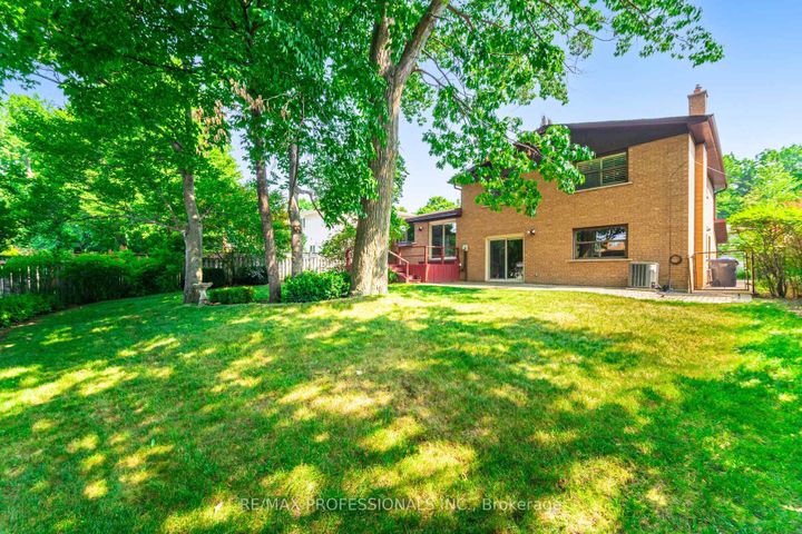 Photo 30 at 3667 Beechollow Crescent, Applewood, Mississauga