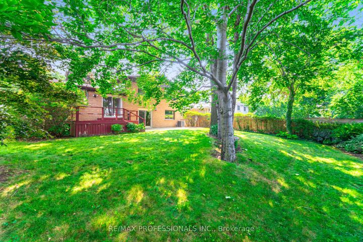 Photo 31 at 3667 Beechollow Crescent, Applewood, Mississauga
