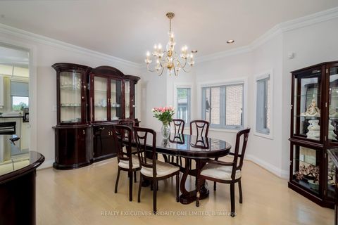 Photo 10 at 67 Stockdale Crescent, North Richvale, Richmond Hill