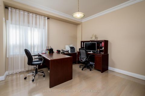 Photo 11 at 67 Stockdale Crescent, North Richvale, Richmond Hill