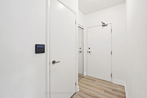 Photo 12 at 2010 - 21 Carlton Street, Yonge Corridor, Toronto