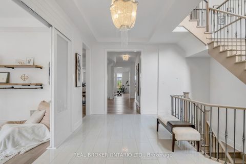 Photo 3 at 18 Ridgepoint Road, Kleinburg, Vaughan