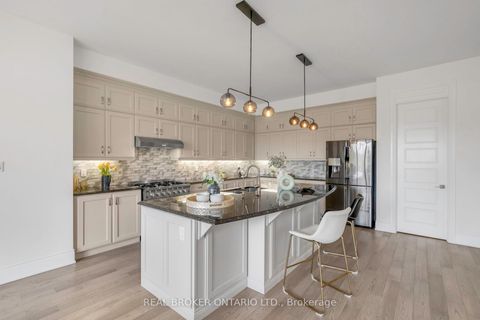 Photo 11 at 18 Ridgepoint Road, Kleinburg, Vaughan