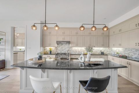 Photo 13 at 18 Ridgepoint Road, Kleinburg, Vaughan