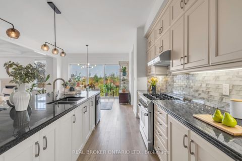Photo 16 at 18 Ridgepoint Road, Kleinburg, Vaughan