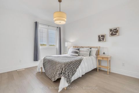 Photo 30 at 18 Ridgepoint Road, Kleinburg, Vaughan