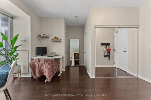 Photo 2 at 916 - 628 Fleet Street, Niagara, Toronto