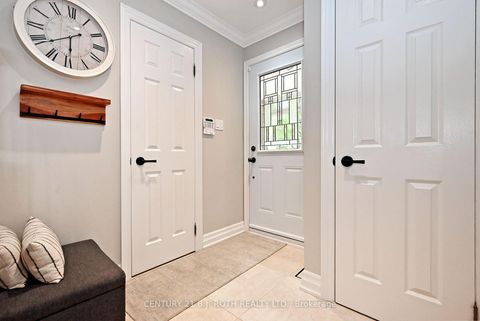 Photo 3 at 99 Sandfield Drive, Aurora Highlands, Aurora