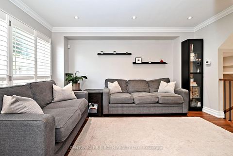 Photo 8 at 99 Sandfield Drive, Aurora Highlands, Aurora