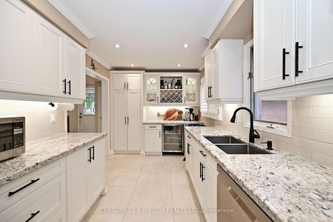Photo 13 at 99 Sandfield Drive, Aurora Highlands, Aurora