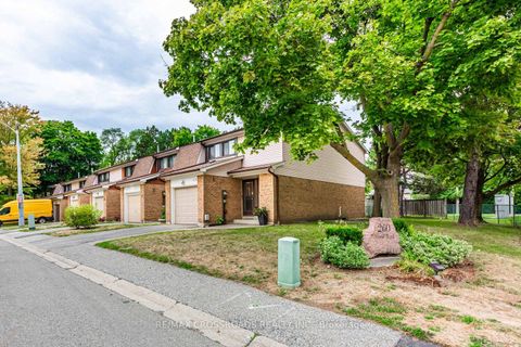 Photo 1 at 22 - 260 Avenue Road, North Richvale, Richmond Hill