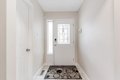 Photo 3 at 22 - 260 Avenue Road, North Richvale, Richmond Hill