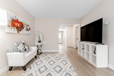 Photo 5 at 22 - 260 Avenue Road, North Richvale, Richmond Hill