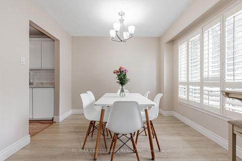 Photo 7 at 22 - 260 Avenue Road, North Richvale, Richmond Hill