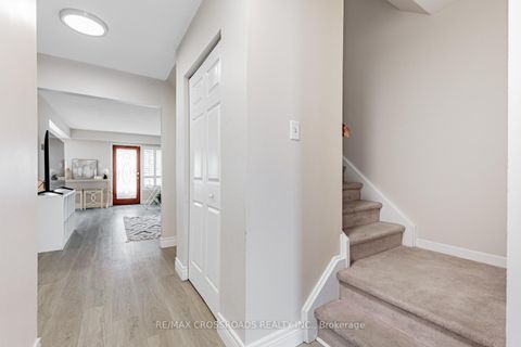 Photo 13 at 22 - 260 Avenue Road, North Richvale, Richmond Hill
