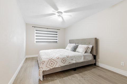 Photo 15 at 22 - 260 Avenue Road, North Richvale, Richmond Hill